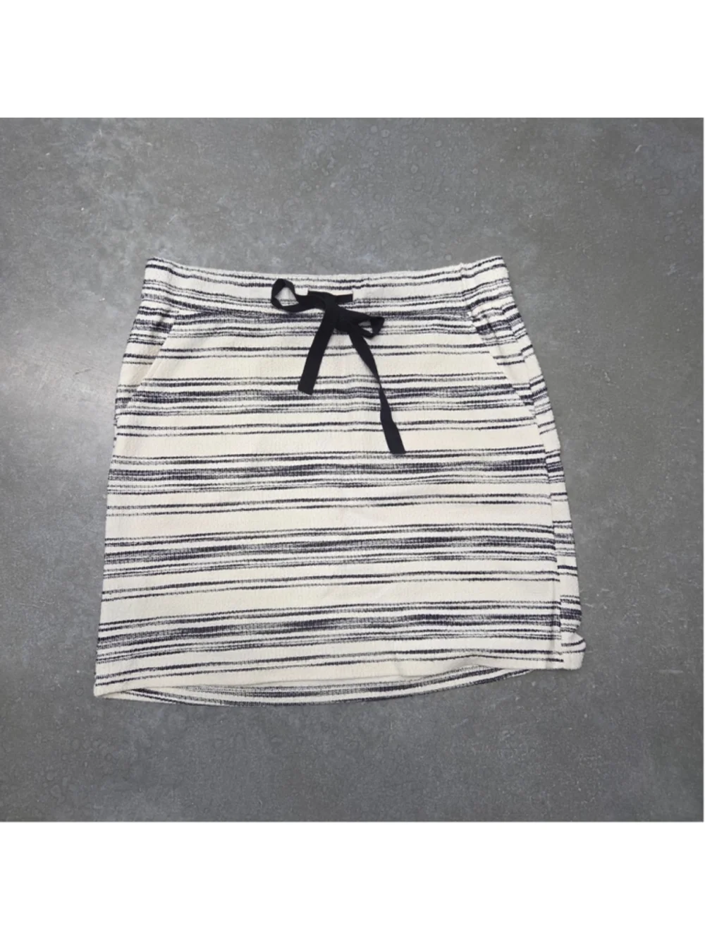 LOFT Black White Striped Mini Nautical Minimalist Coastal Casual Size M